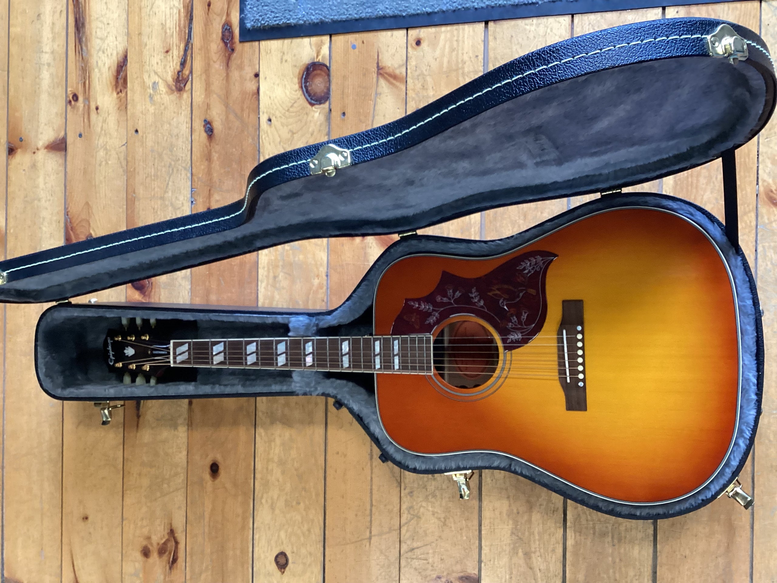 Epiphone Inspired by Gibson Masterbilt Hummingbird - Aged